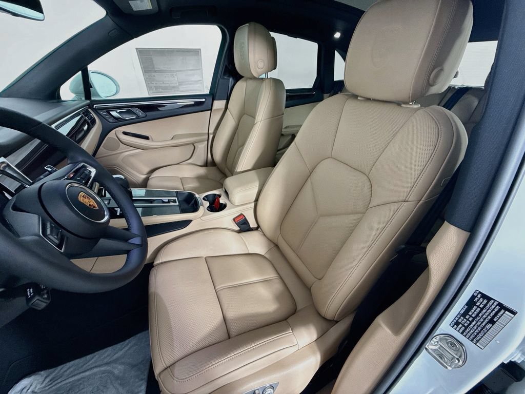 New 2026 Porsche Macan AWD/4WD image 5