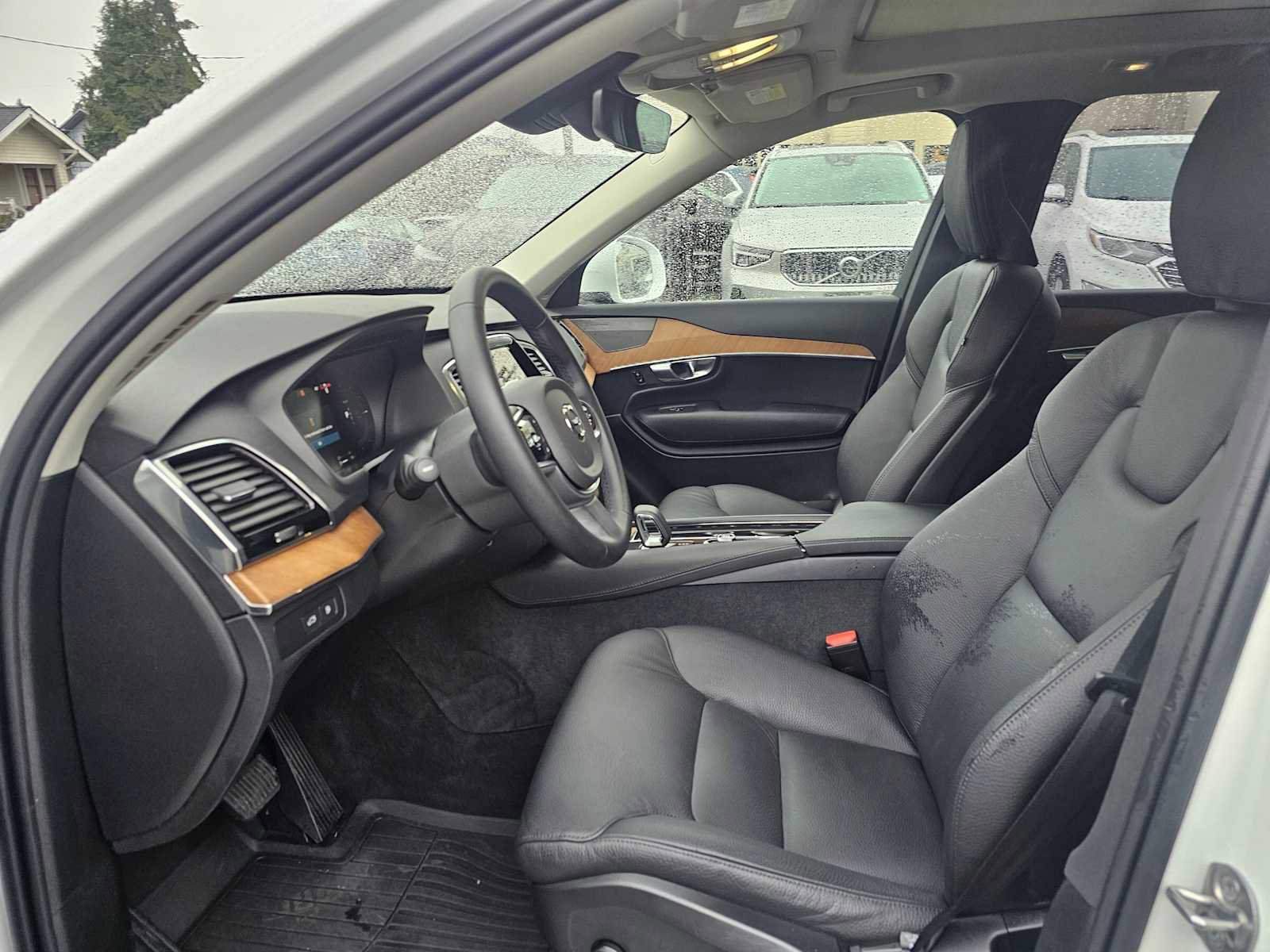 Certified 2025 Volvo XC90 T8 Plus w/ Protection Package Premier image 24