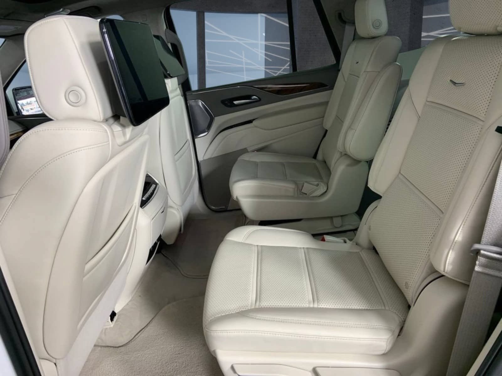 Used 2024 Cadillac Escalade Sport Platinum w/ LPO, ONYX Package AWD/4WD image 25