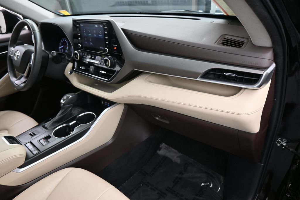 Used 2022 Toyota Highlander XLE FWD image 45