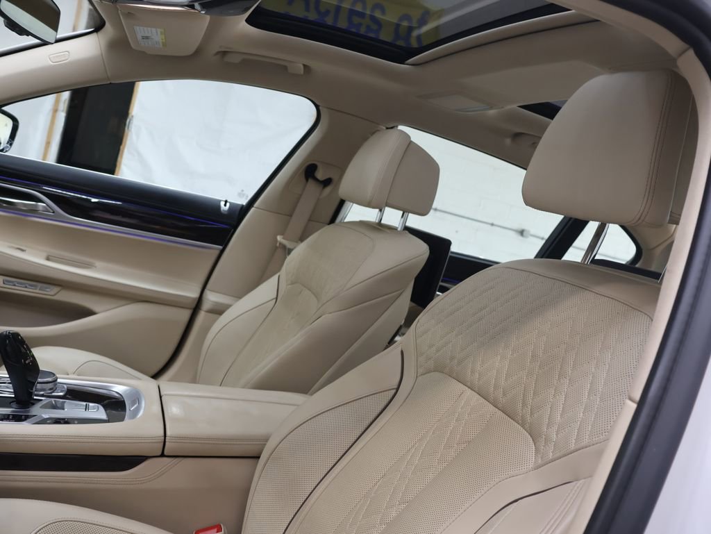 Used 2016 BMW 750i xDrive image 24