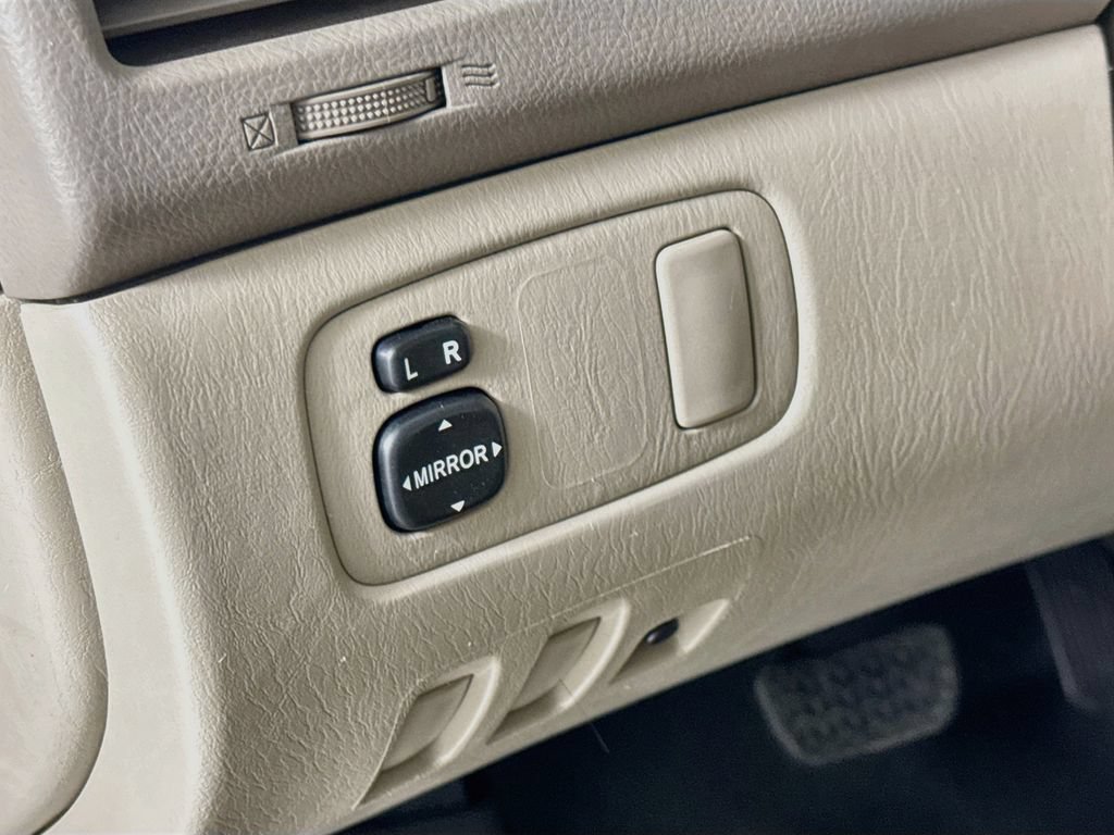 Used 2009 Toyota Sienna CE FWD image 10