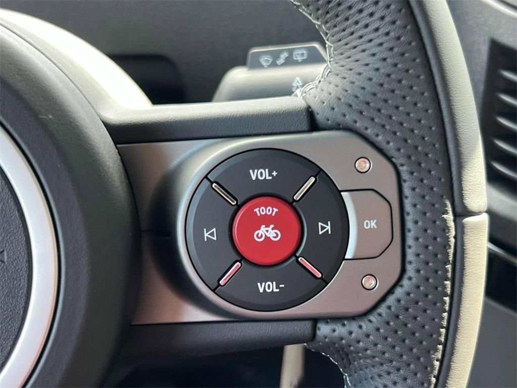 Used 2025 INEOS Grenadier Base image 22