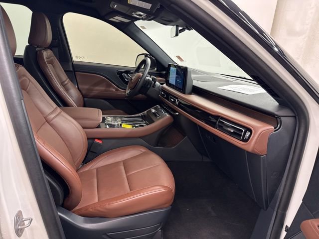Used 2025 Lincoln Aviator Reserve w/ Jet Appearance Package AWD/4WD image 17
