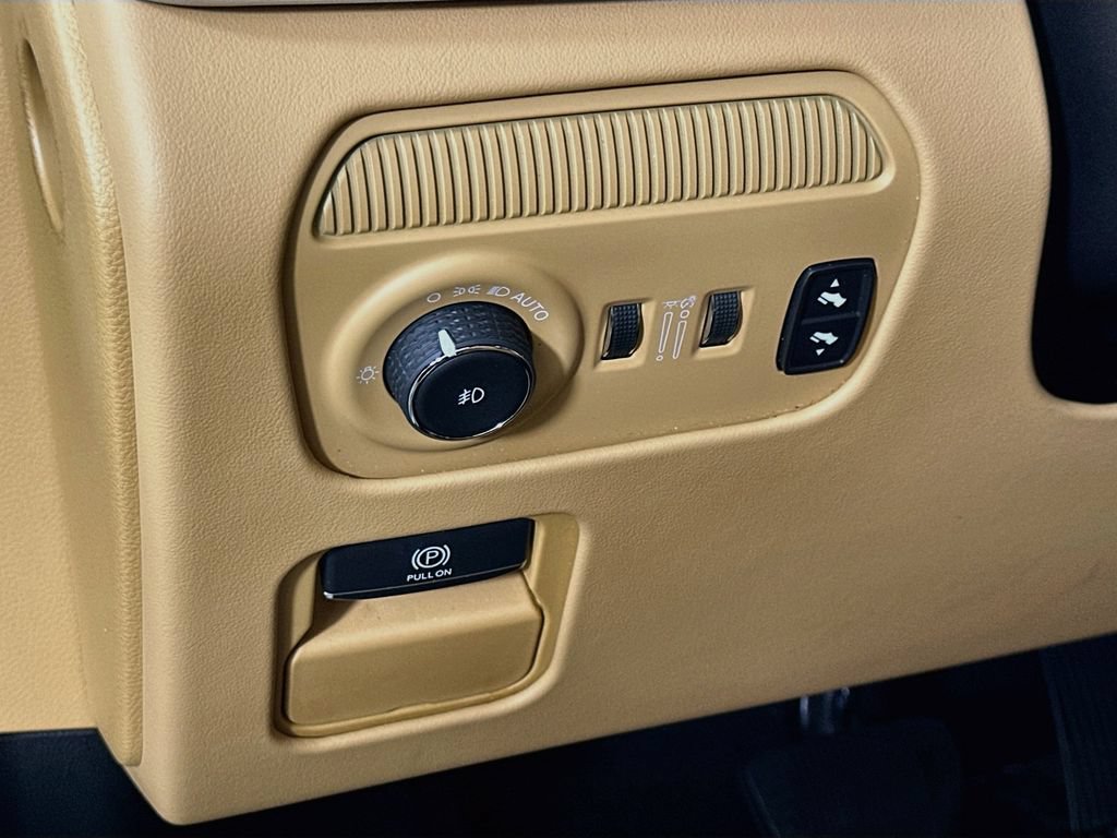 Used 2022 Jeep Grand Wagoneer Series III w/ Rear Seat Video Group 1 AWD/4WD image 23