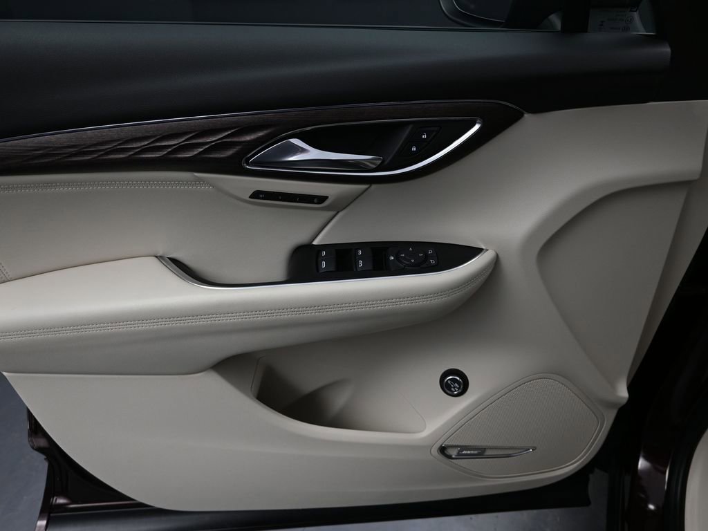 Used 2023 Buick Envision Avenir image 16