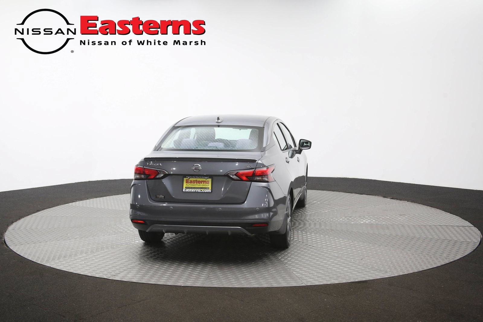 Used 2021 Nissan Versa SR FWD image 37