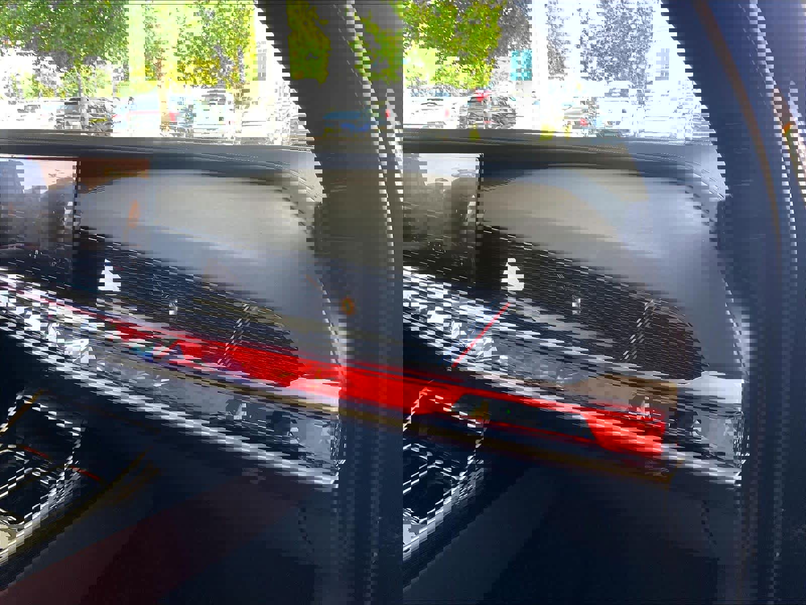 Used 2025 BMW 740i w/ Premium Package image 18