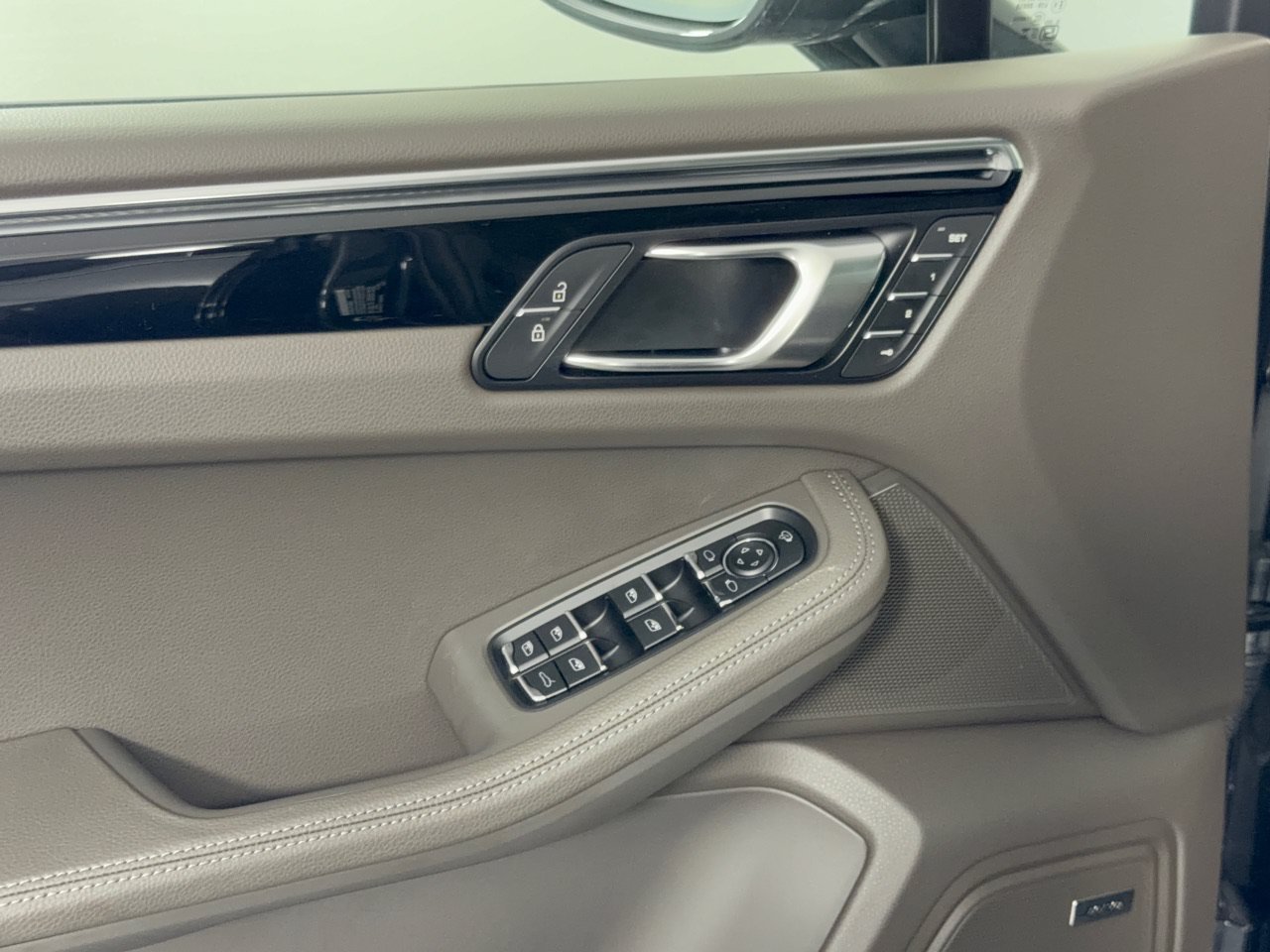 New 2026 Porsche Macan AWD/4WD image 15