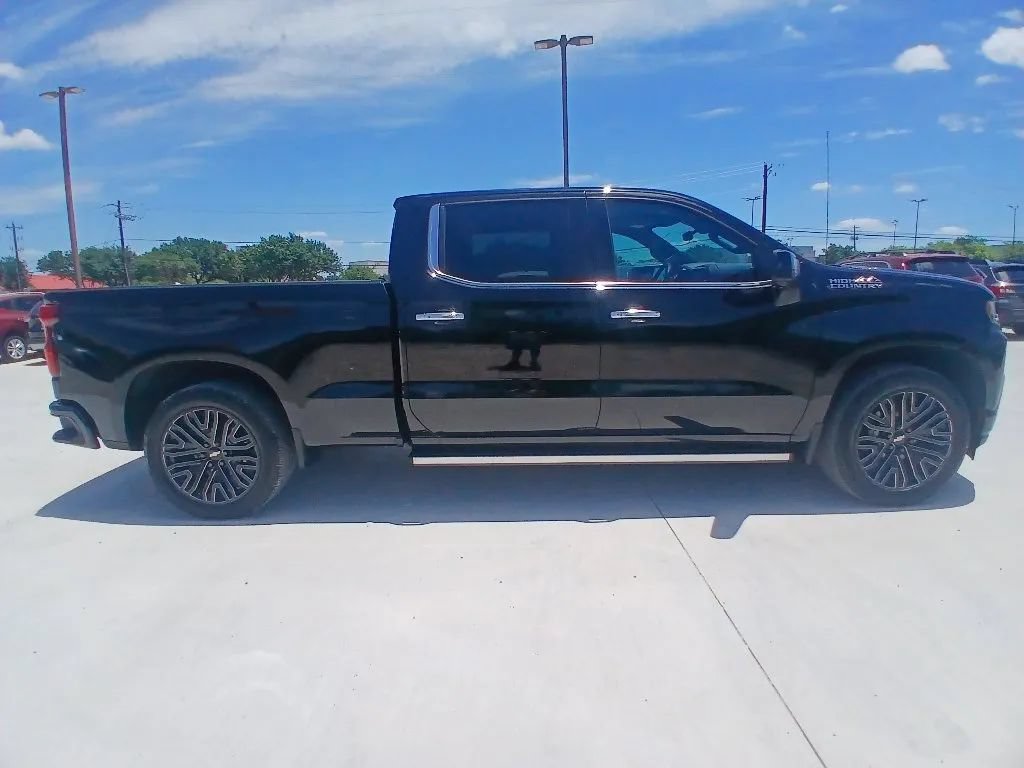 Used 2020 Chevrolet Silverado 1500 High Country w/ Technology Package AWD/4WD image 4