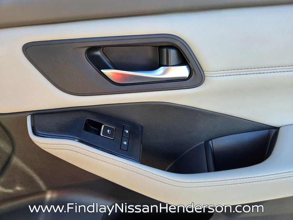 Used 2023 Nissan Rogue SL w/ SL Premium Package image 19