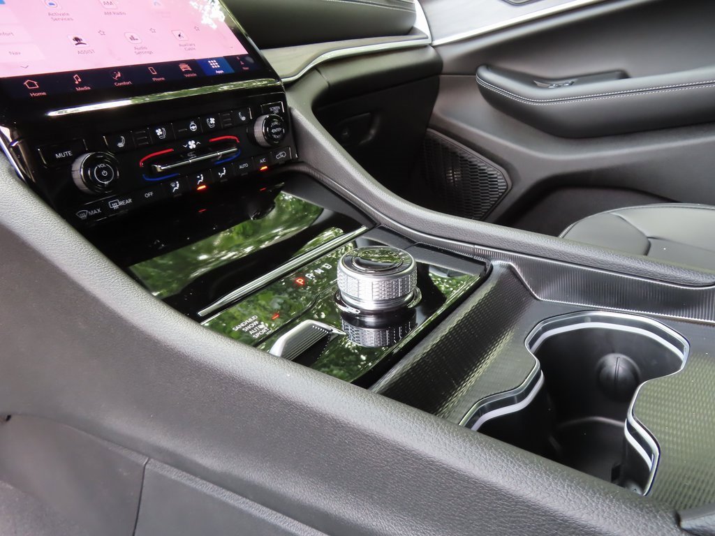 New 2025 Jeep Grand Cherokee Limited w/ Luxury Tech Group II image 6