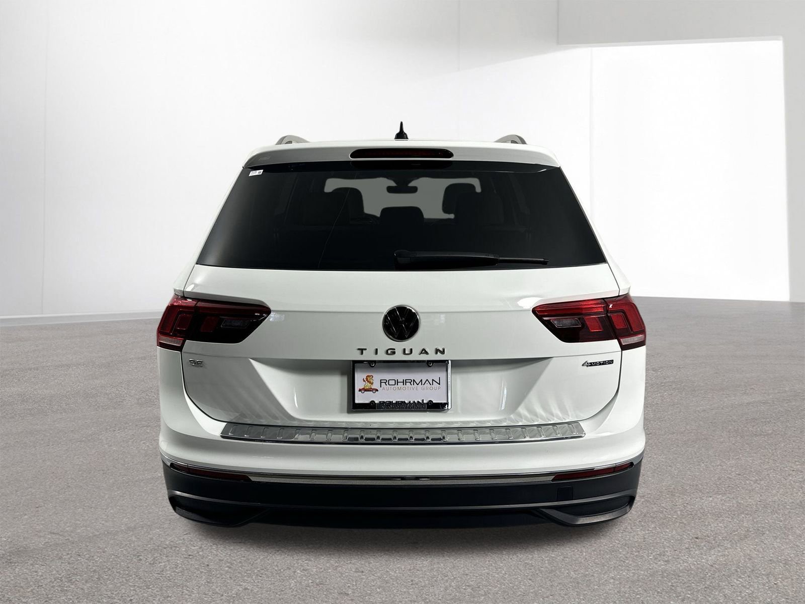 Used 2024 Volkswagen Tiguan SE AWD/4WD image 33