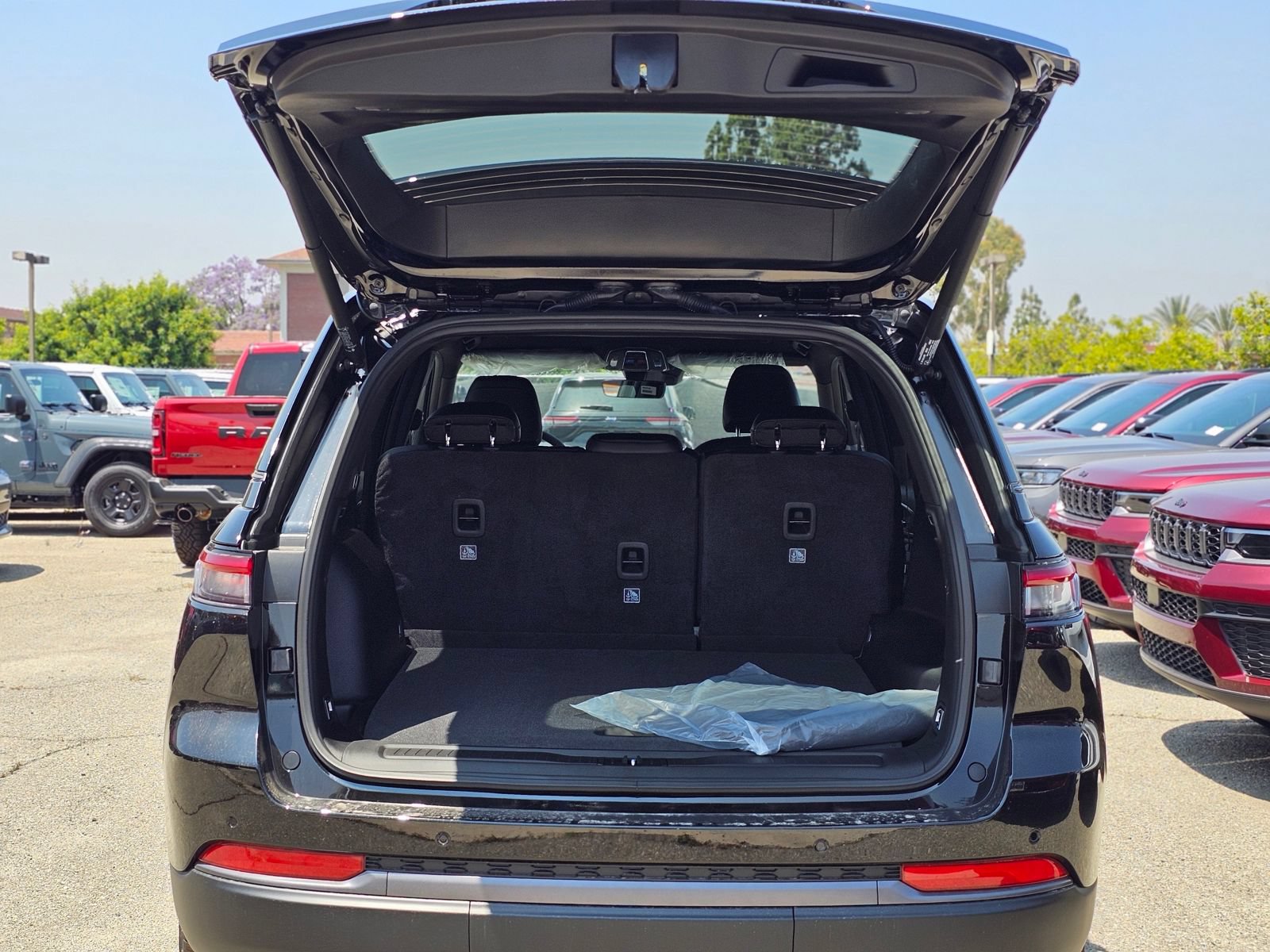 New 2026 Jeep Grand Cherokee Altitude RWD image 7
