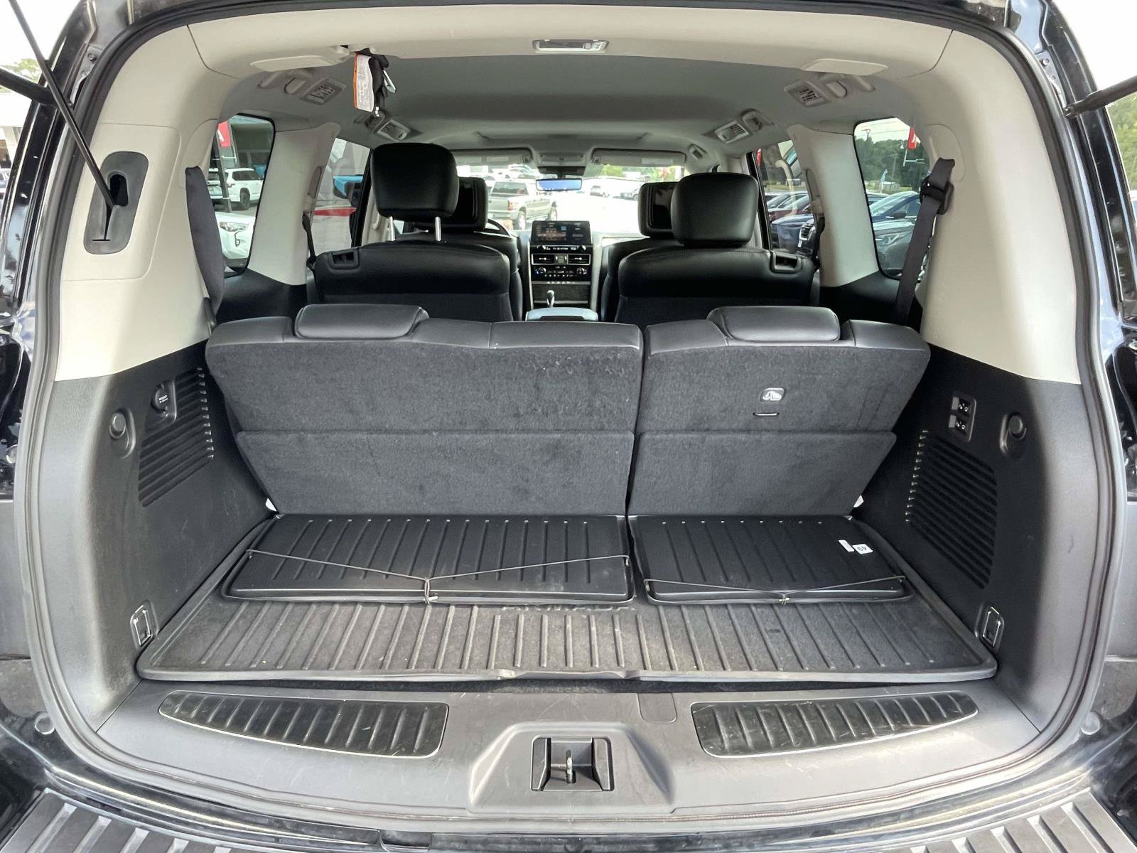 Used 2023 Nissan Armada Platinum w/ Captain's Chairs Package RWD image 9