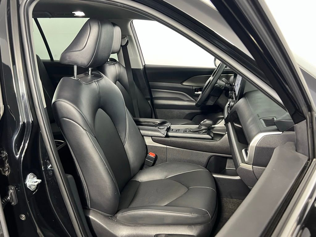 Used 2025 Toyota Grand Highlander AWD image 37