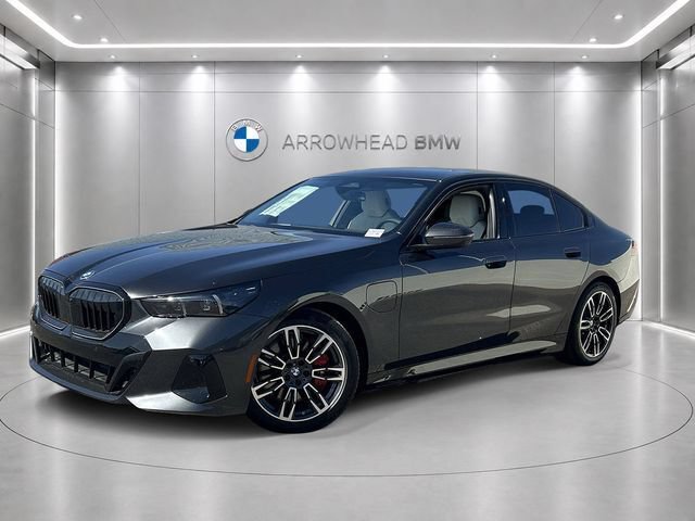 New 2026 BMW 550e xDrive w/ Premium Package