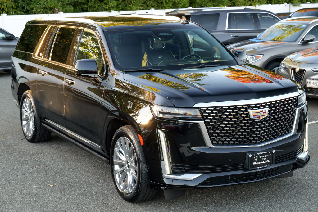 Used 2021 Cadillac Escalade ESV Premium Luxury w/ Driver Assist Tech Package AWD/4WD image 9