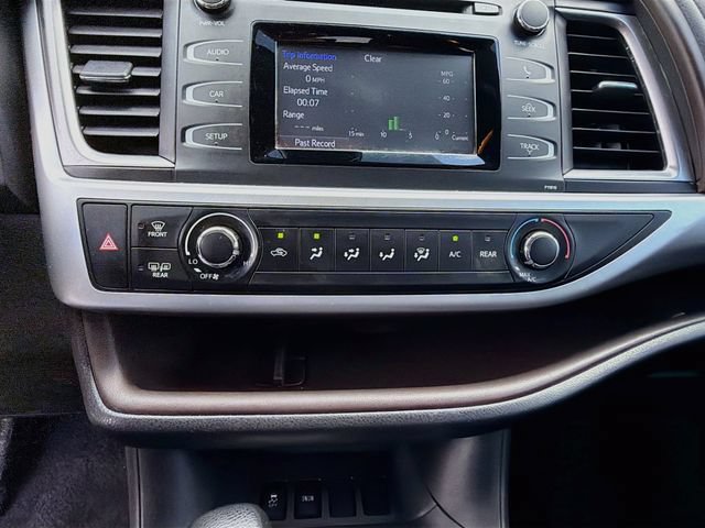 Used 2019 Toyota Highlander LE FWD image 32