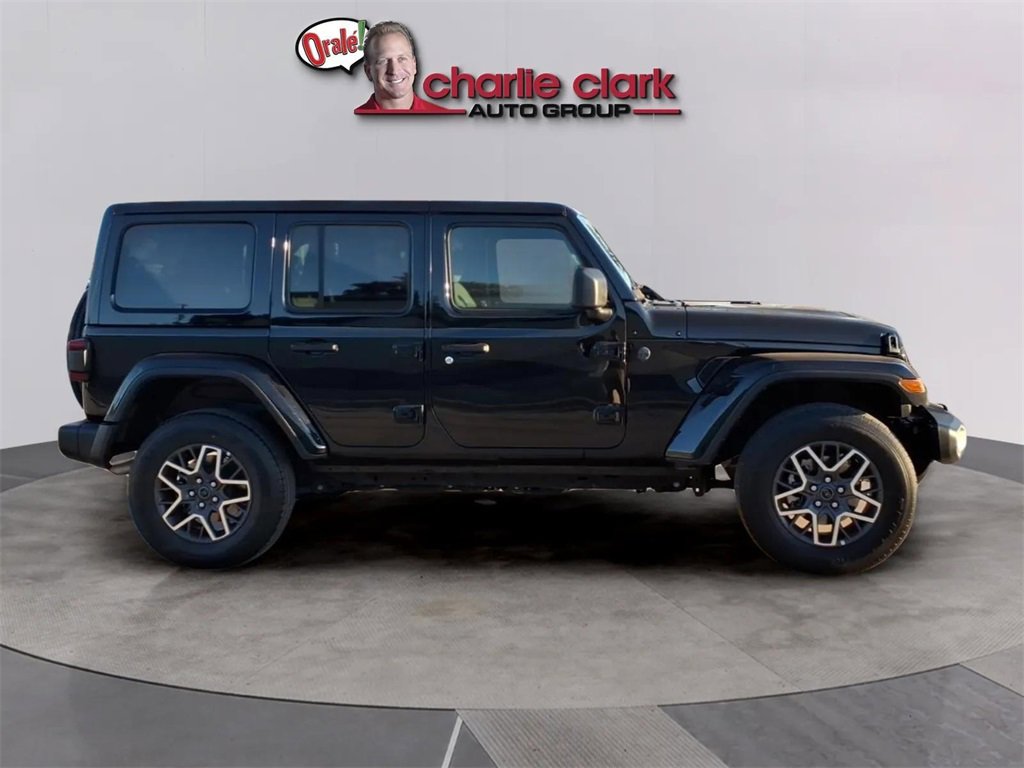Used 2025 Jeep Wrangler Sahara image 6