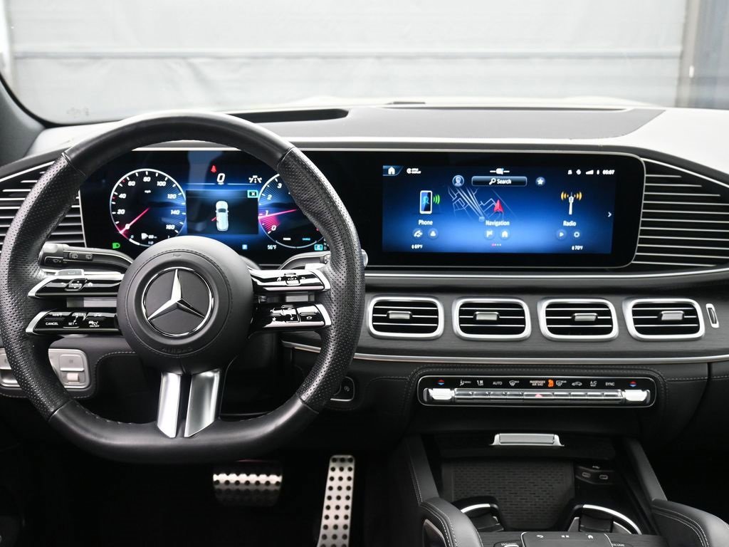 Used 2024 Mercedes-Benz GLS 580 4MATIC image 11