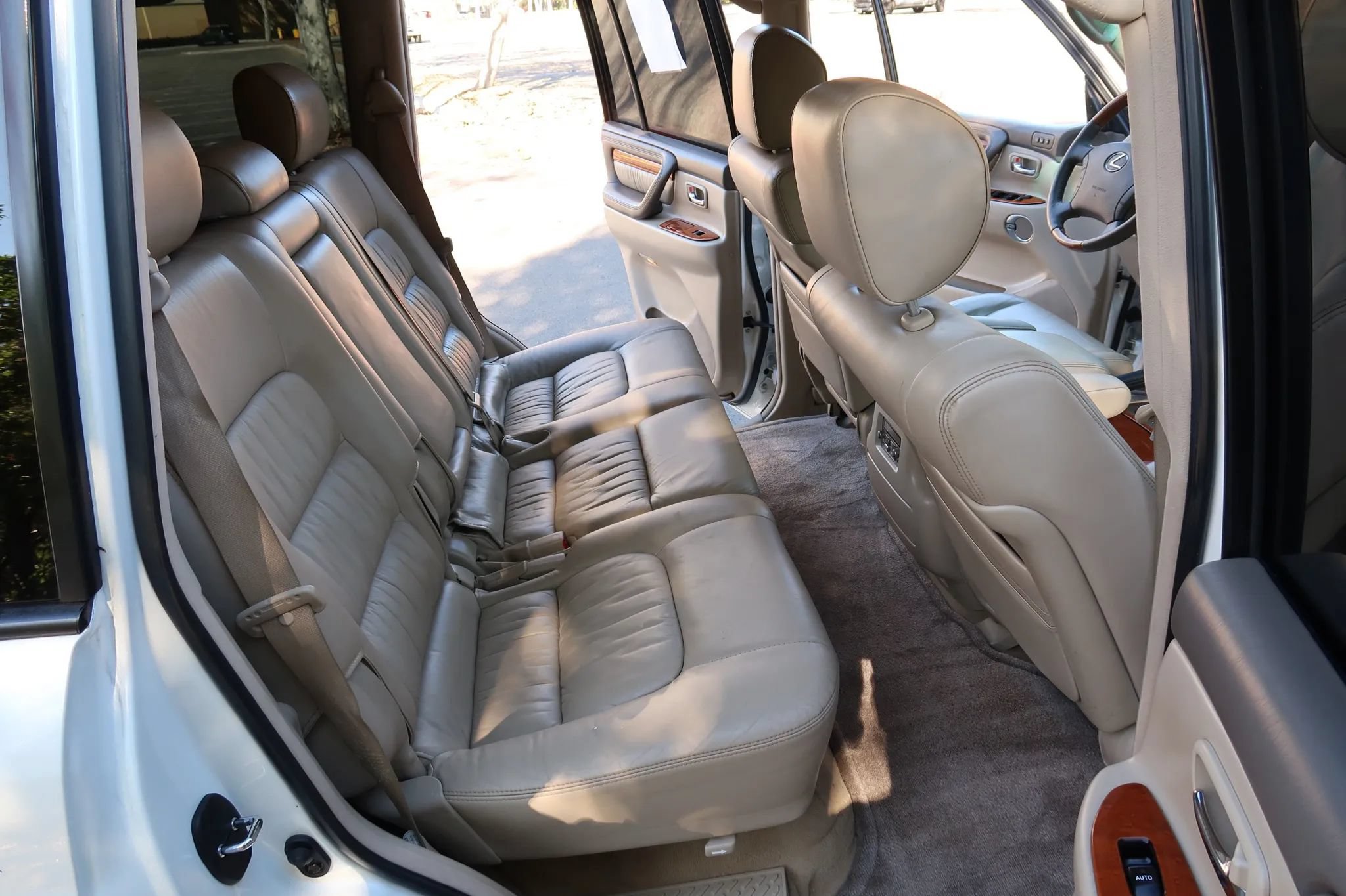 Used 2005 Lexus LX 470 4WD image 24