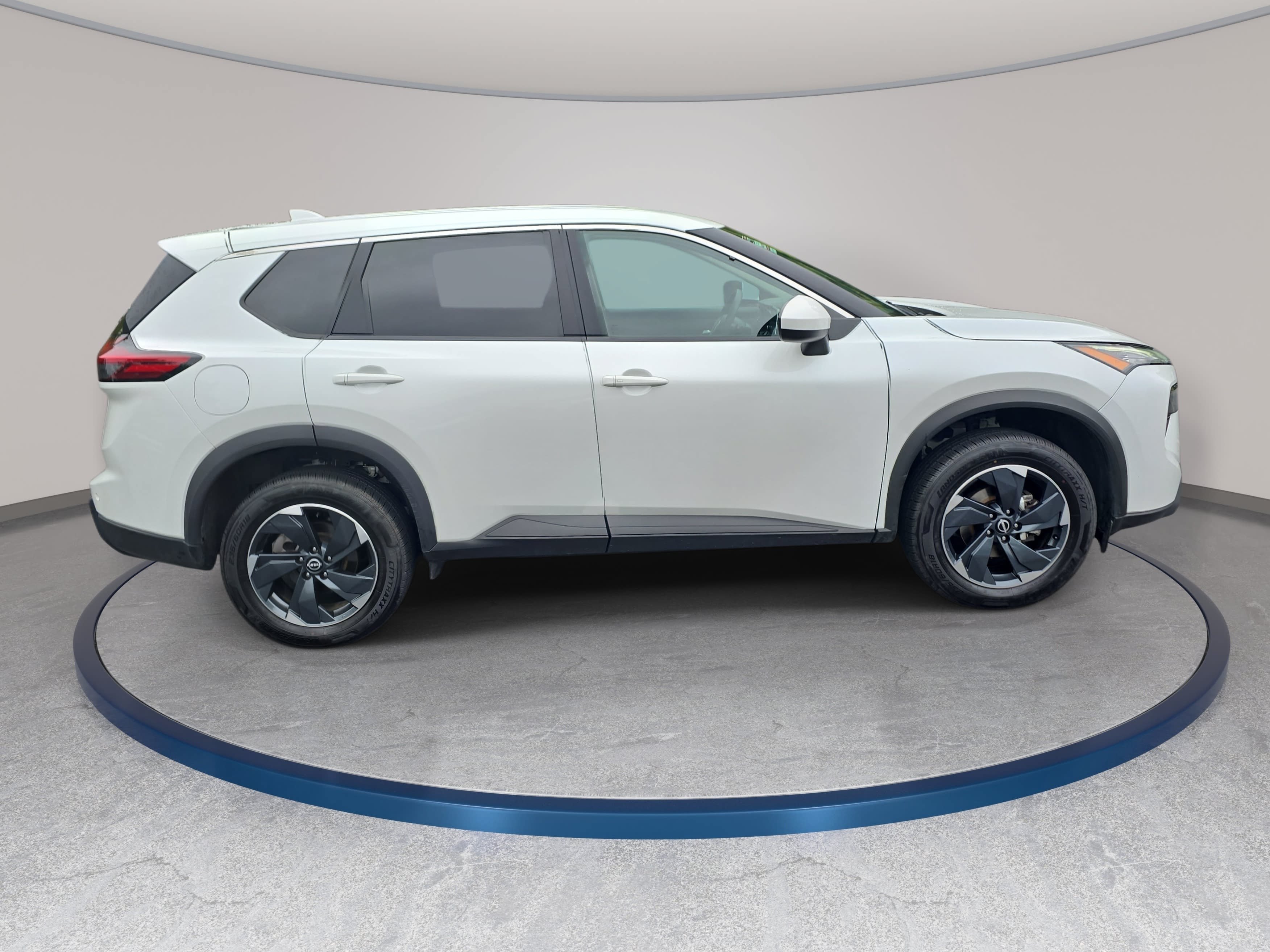 Used 2024 Nissan Rogue SV AWD/4WD image 4