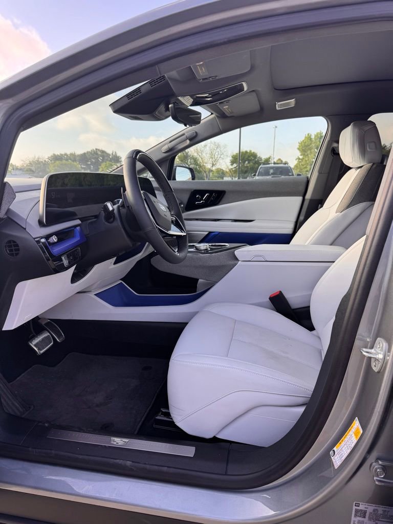 Used 2025 Cadillac Optiq Sport 1 image 6