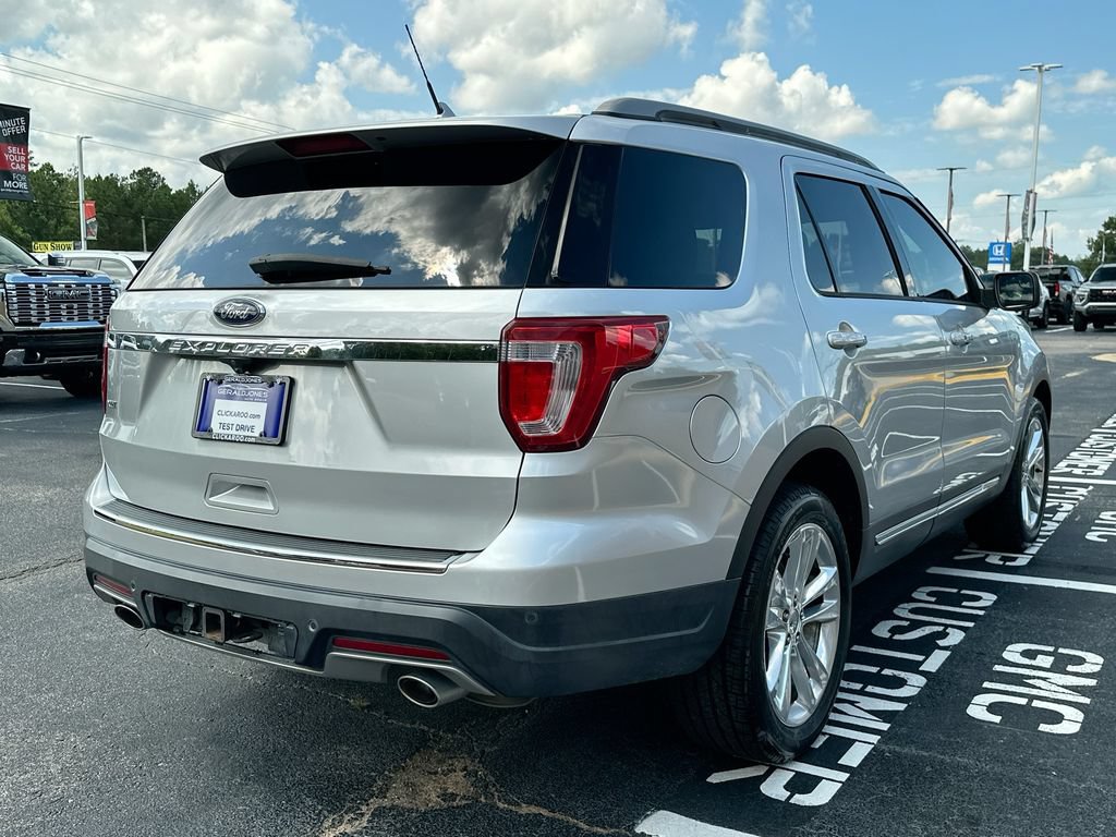 Used 2018 Ford Explorer XLT w/ Equipment Group 202A FWD image 7
