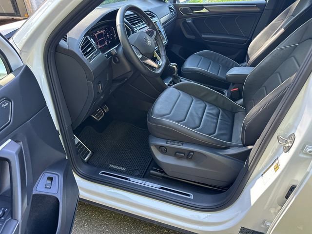 Used 2023 Volkswagen Tiguan SEL R-Line image 9