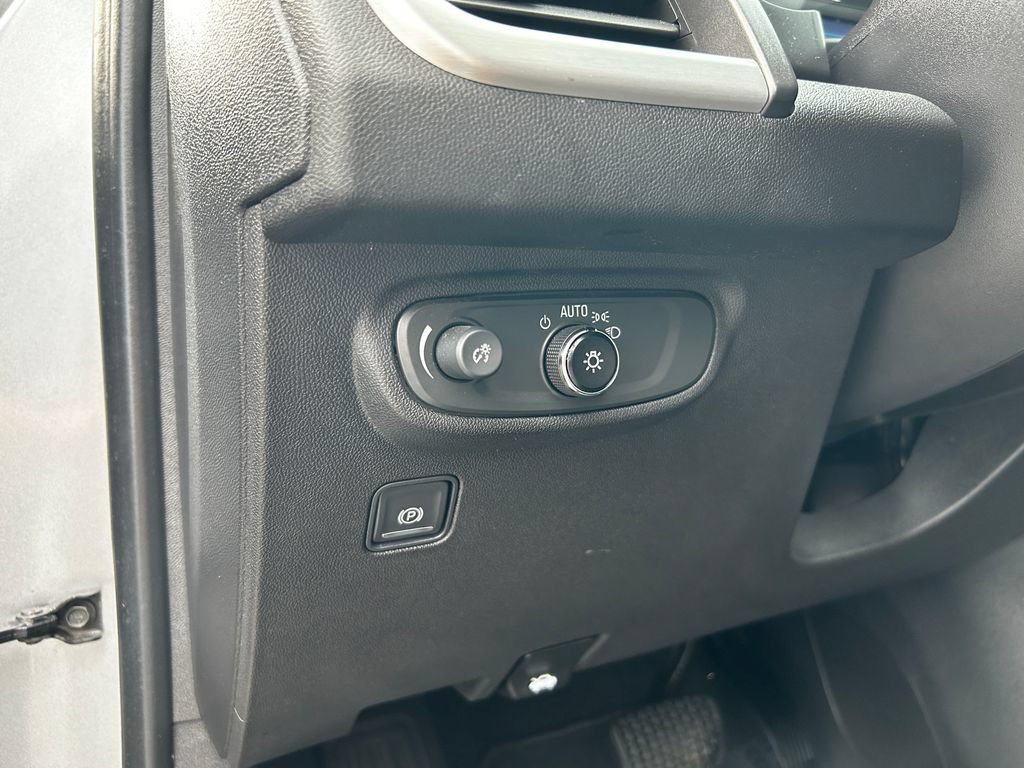 Used 2023 GMC Terrain SLE FWD image 12