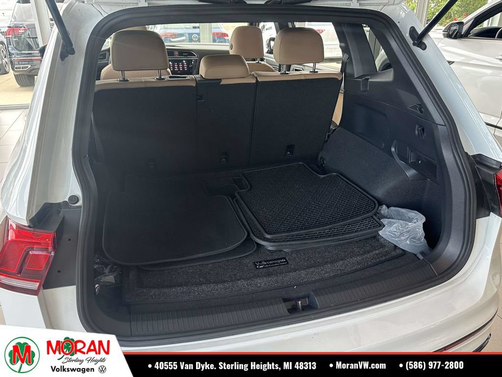 Certified 2023 Volkswagen Tiguan SE R-Line AWD/4WD image 12