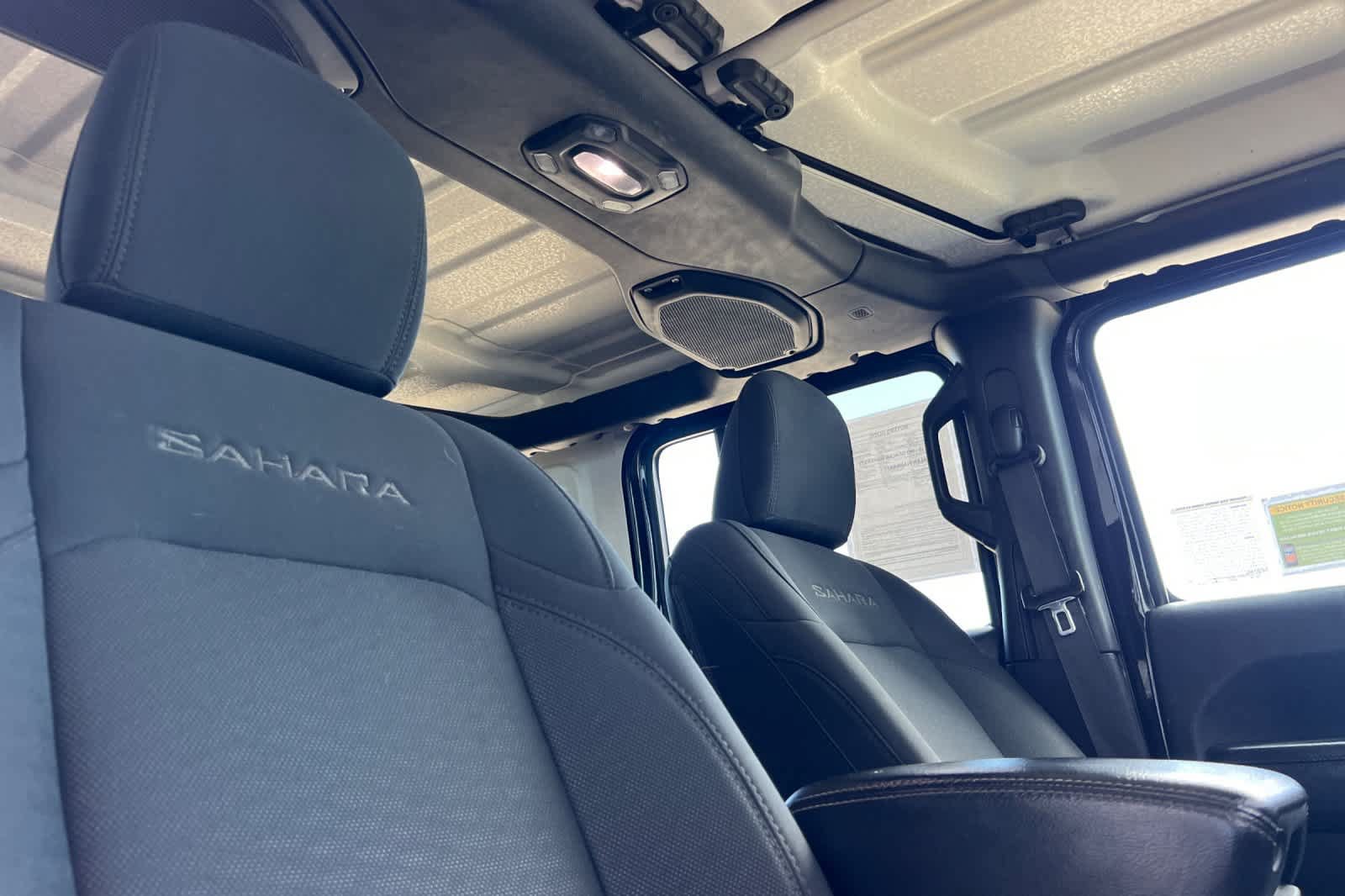 Used 2018 Jeep Wrangler Unlimited Sahara w/ Uconnect 4C Nav & Sound Group AWD/4WD image 18