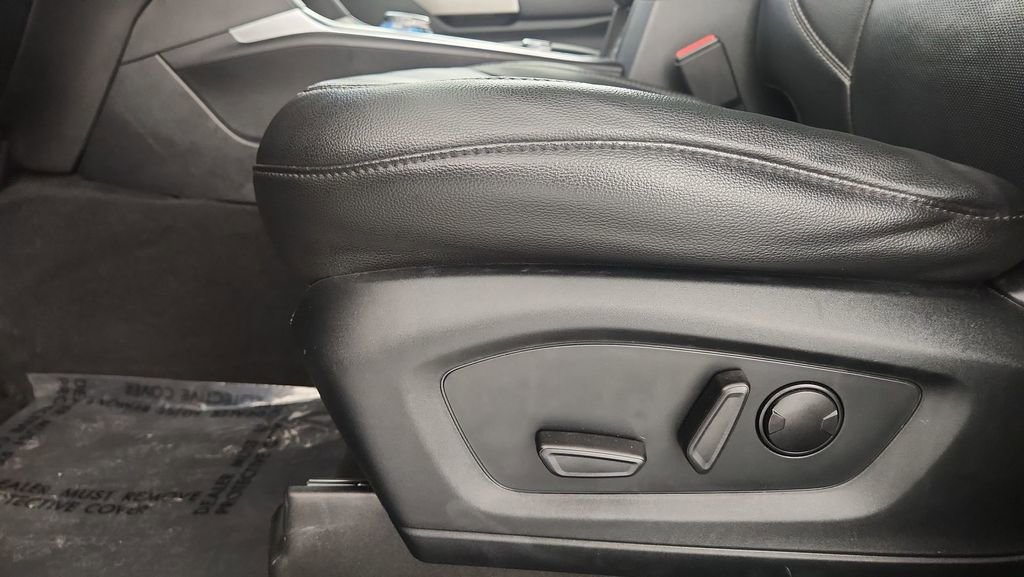 Used 2022 Ford Explorer Limited w/ Equipment Group 301A image 13