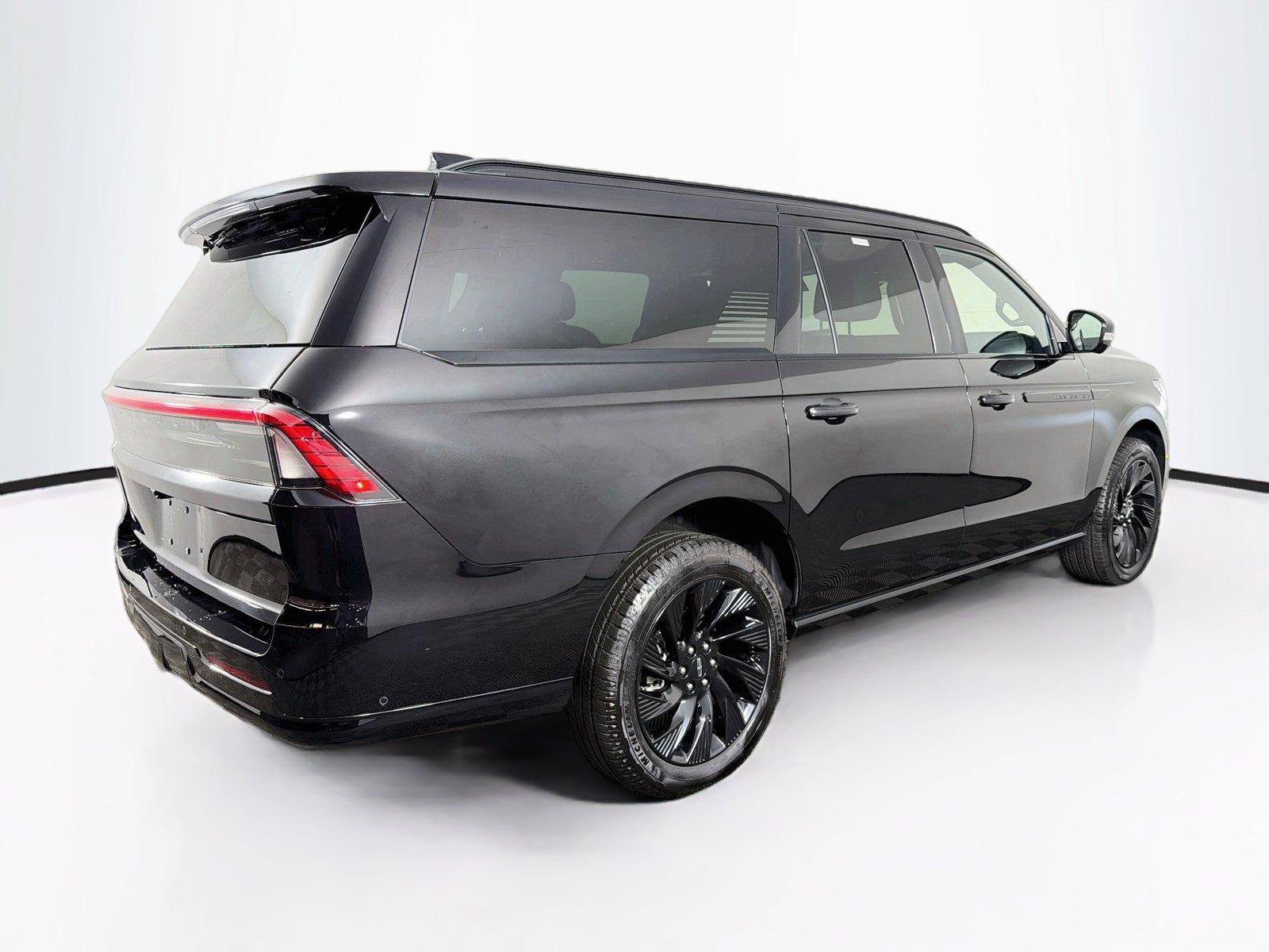 Used 2025 Lincoln Navigator L Reserve w/ Jet Appearance Package AWD/4WD image 11