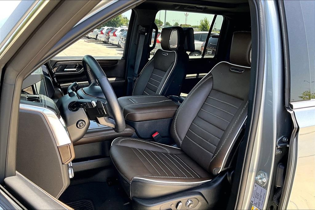 Used 2025 GMC Yukon XL Denali Ultimate AWD/4WD image 28