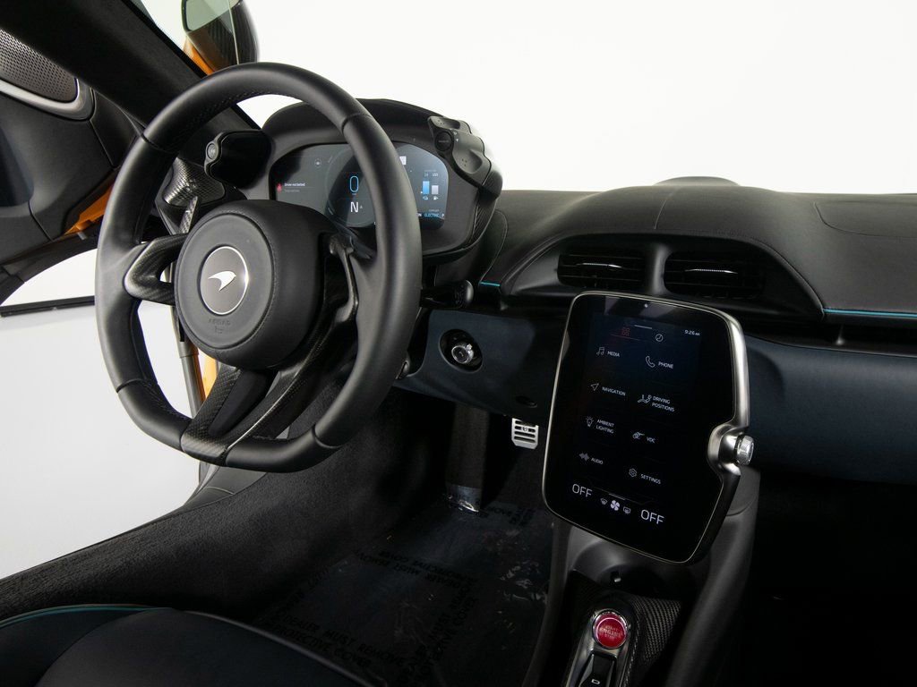 Used 2023 McLaren Artura image 24