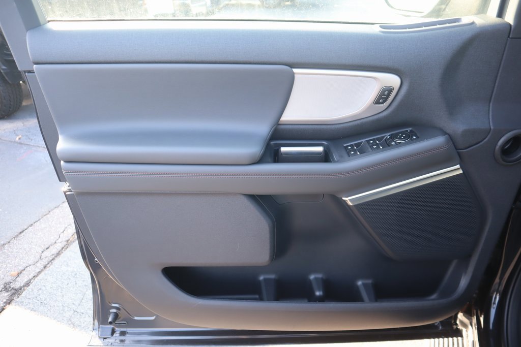 New 2025 Ford Expedition Active image 17