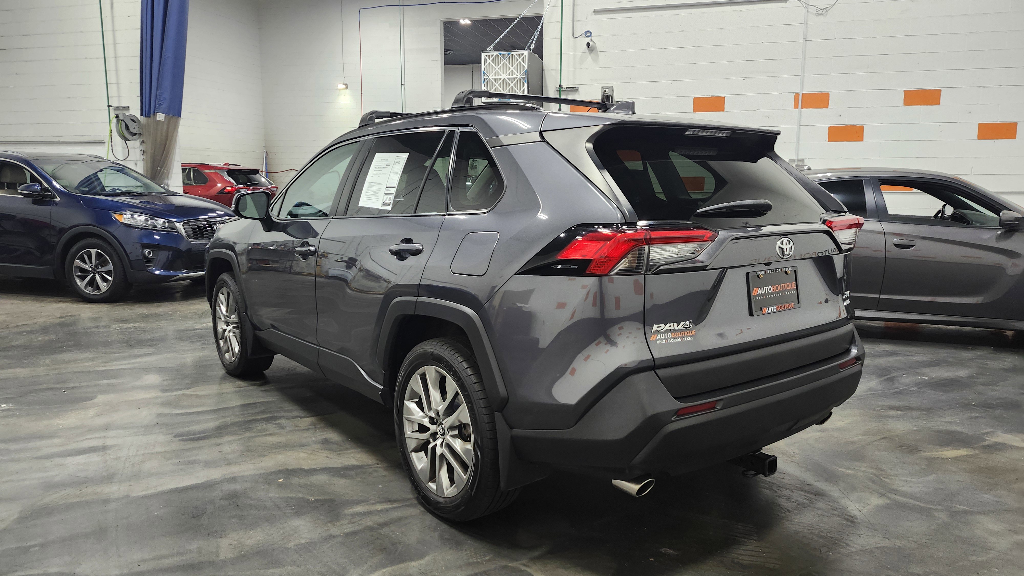 Used 2020 Toyota RAV4 XLE Premium image 9