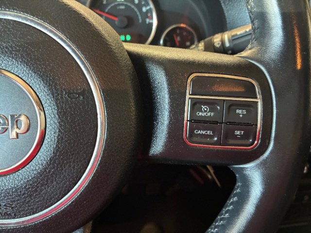 Used 2014 Jeep Wrangler Unlimited Sahara w/ Connectivity Group AWD/4WD image 23