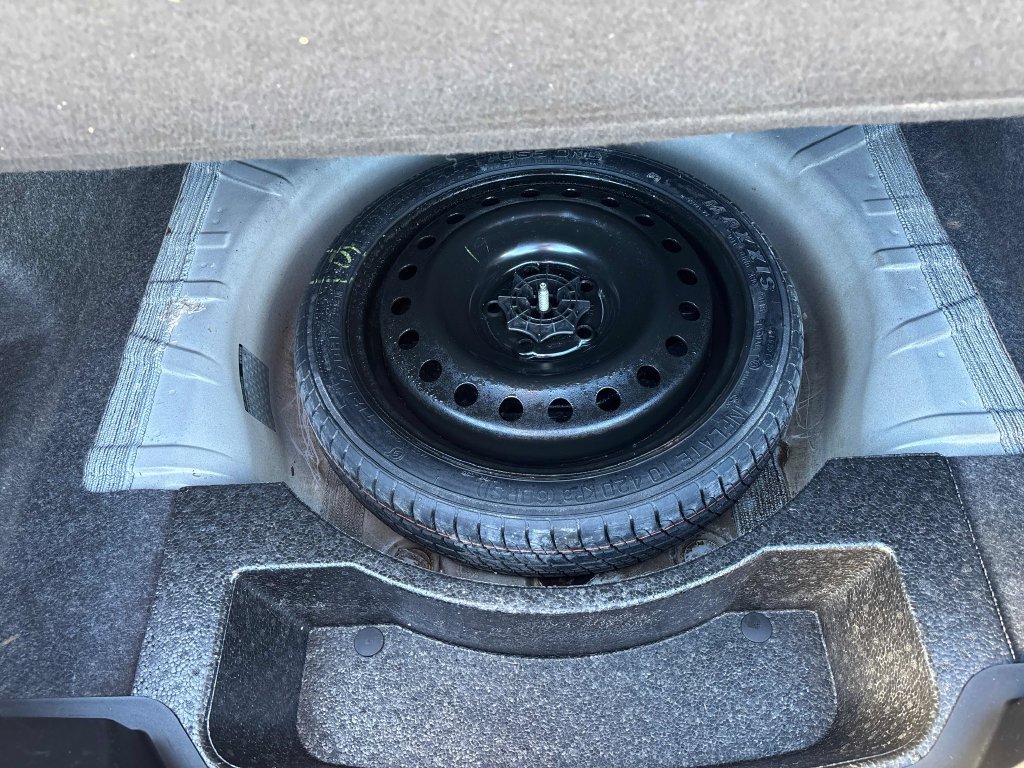 Used 2017 Chevrolet Impala LT FWD image 23