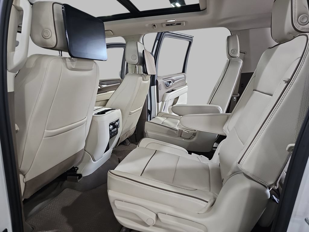Used 2023 GMC Yukon XL Denali w/ Denali Reserve Package AWD/4WD image 21