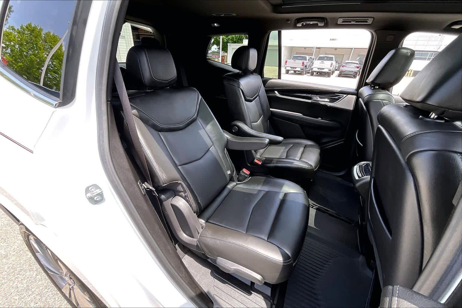 Used 2024 Cadillac XT6 Premium Luxury w/ LPO, Floor Liner Package FWD image 21