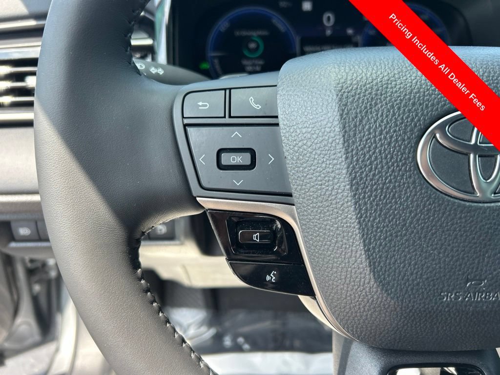 Used 2025 Toyota Camry XSE FWD image 8
