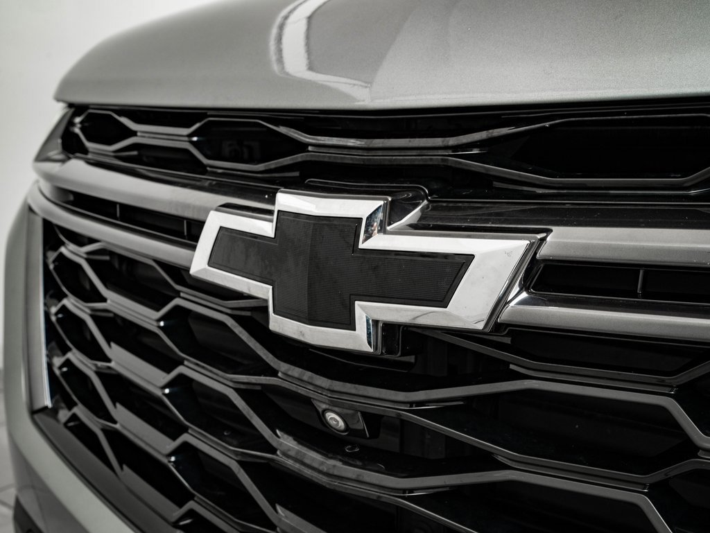 Used 2023 Chevrolet Traverse Premier image 3