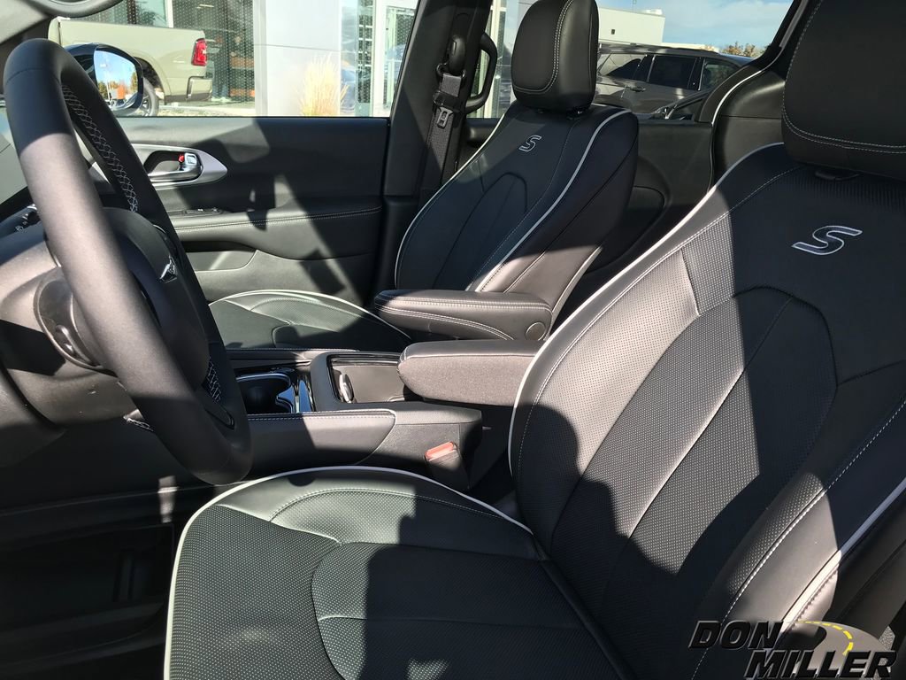 New 2026 Chrysler Pacifica Limited w/ S Appearance Package image 14