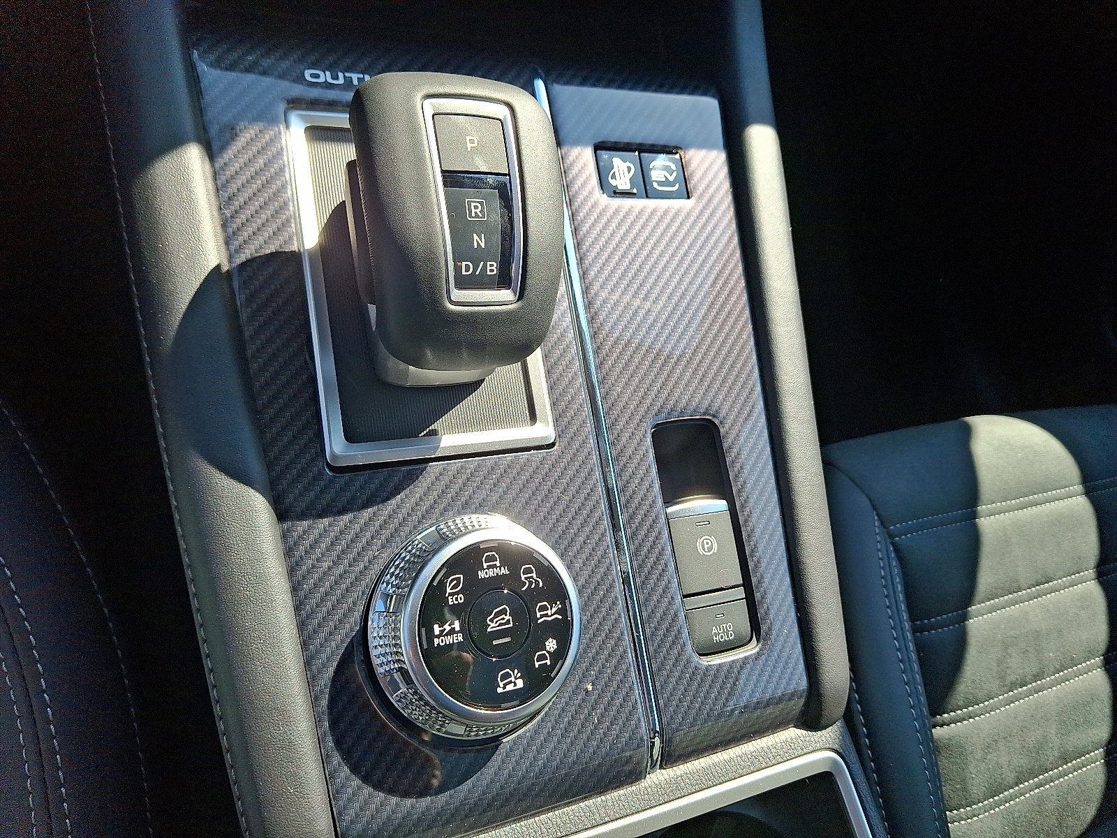 New 2025 Mitsubishi Outlander SE image 15