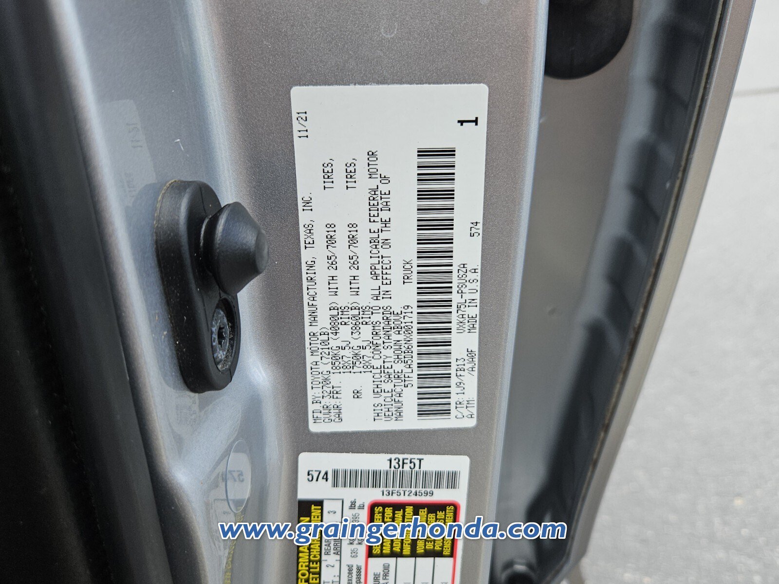 Used 2022 Toyota Tundra SR5 w/ TRD Off-Road Package AWD/4WD image 14