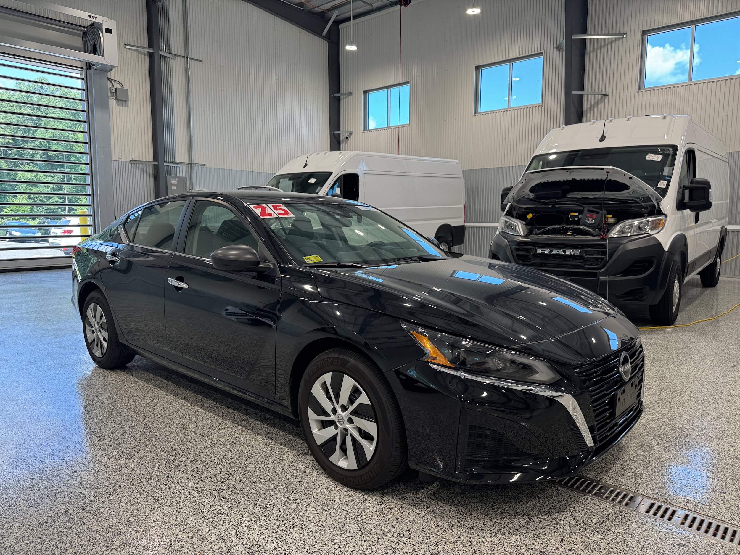 Used 2025 Nissan Altima 2.5 S FWD image 3