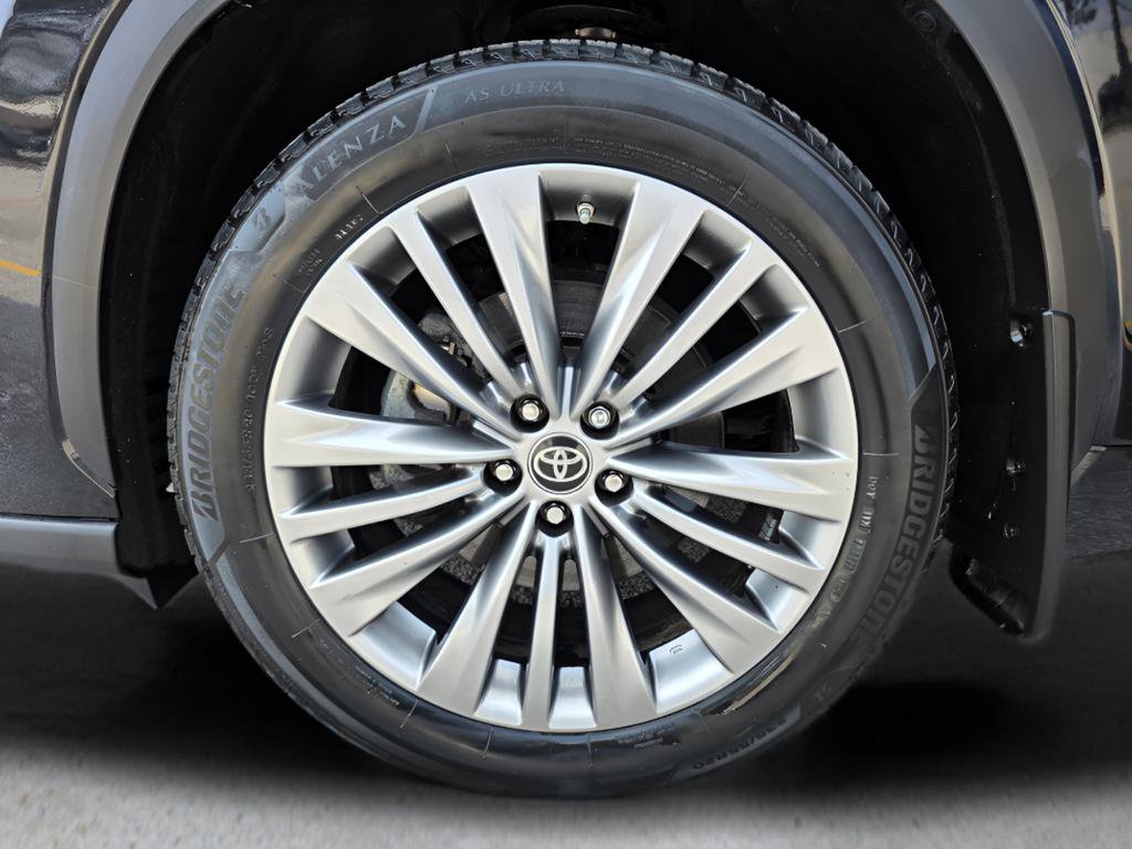 Used 2020 Toyota Highlander Platinum image 11